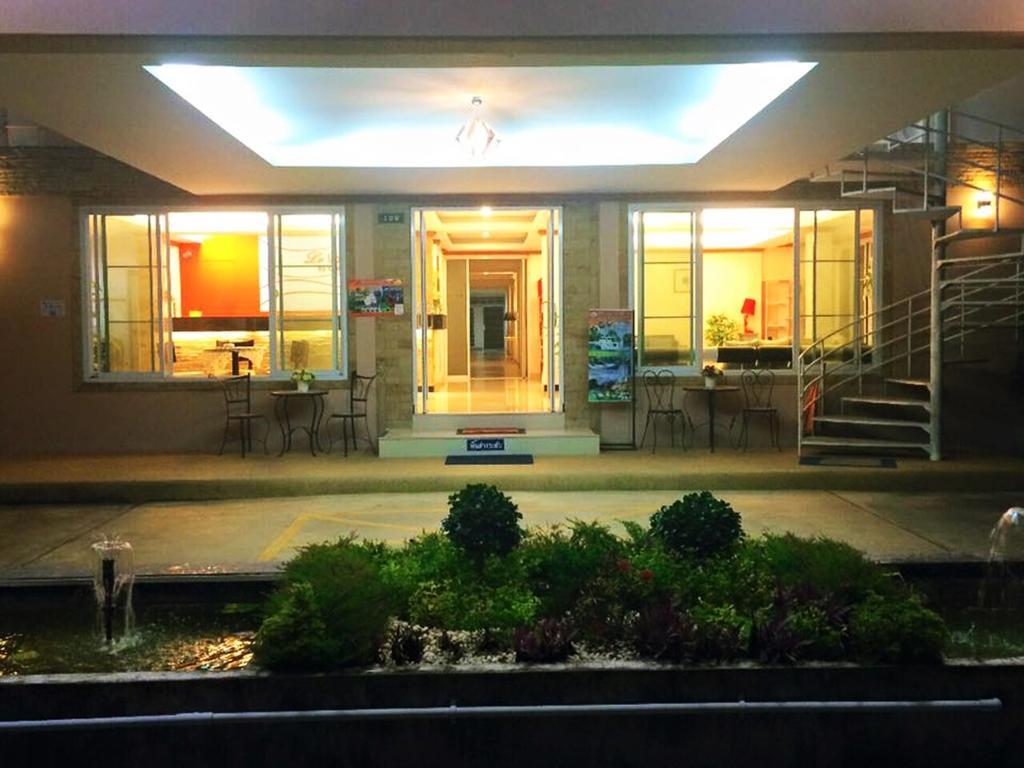 Chumphon Travelodge Exterior photo